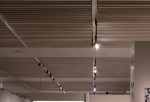 ENCORE AIMER LED track light head with 355 degree head rotation, interchangeable 15, 24, 38 and 60 degree reflectors and up to 3186 lumens for tall showroom display walls